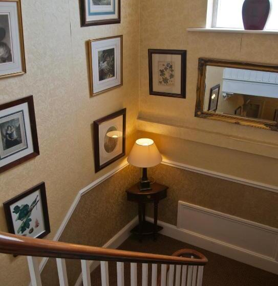 اتاق استاندارد یک نفره, Clarence Court