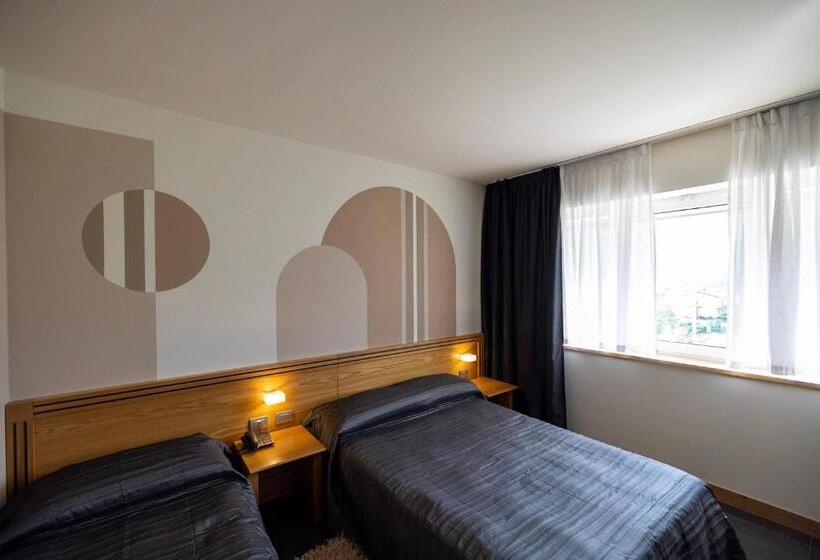 اتاق کلاسیک سه تخته, Europa Belluno