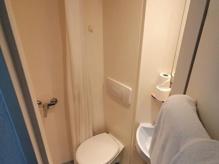 اتاق استاندارد با سرویس بهداشتی مشترک, Fasthotel Montpellier Ouest   Un Hôtel Fh Classic