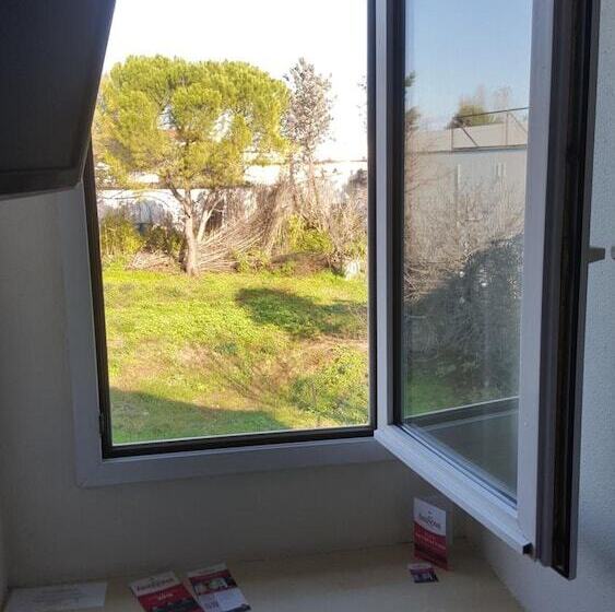 اتاق استاندارد با سرویس بهداشتی مشترک, Fasthotel Montpellier Ouest   Un Hôtel Fh Classic