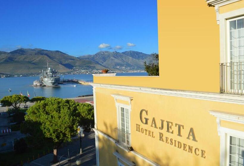 اتاق لوکس با بالکن, Gajeta