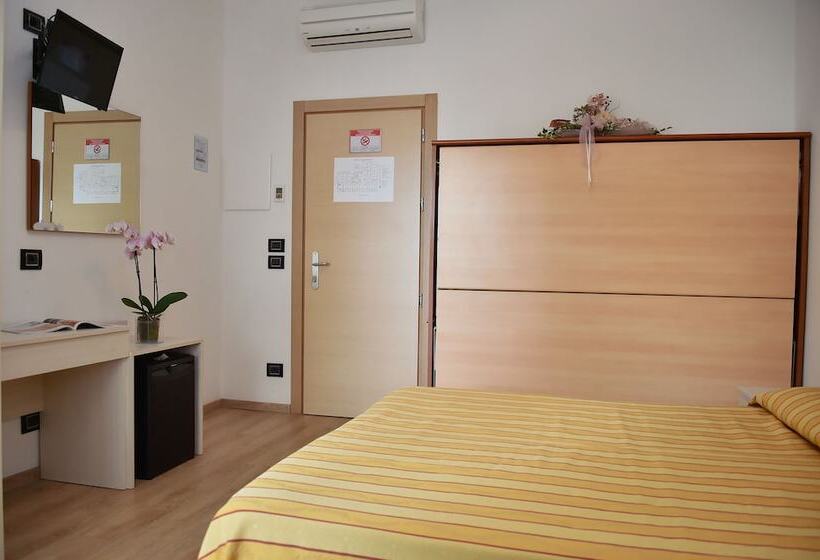 Standard Triple Room with Balcony, Golf S