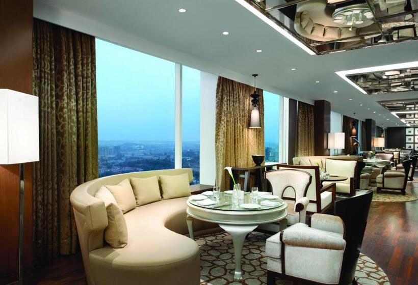 Club Zimmer Kingsize Bett, Hyatt Regency Gurgaon