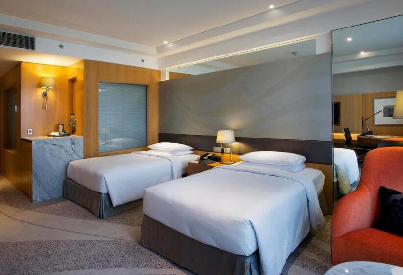 اتاق کلاب, Hyatt Regency Gurgaon