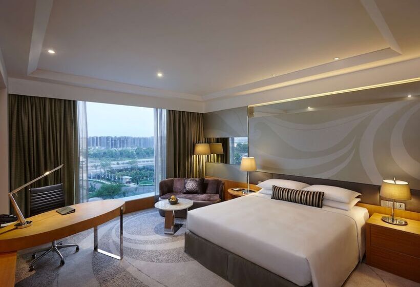 اتاق کلاب, Hyatt Regency Gurgaon