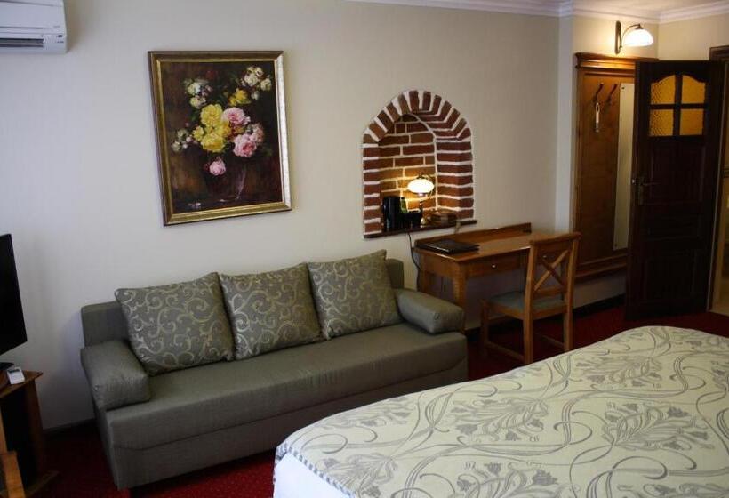 اتاق اکونومی, Petite Fleur   Adults Only ! Air Conditioning !