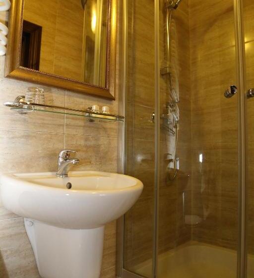اتاق اکونومی, Petite Fleur   Adults Only ! Air Conditioning !