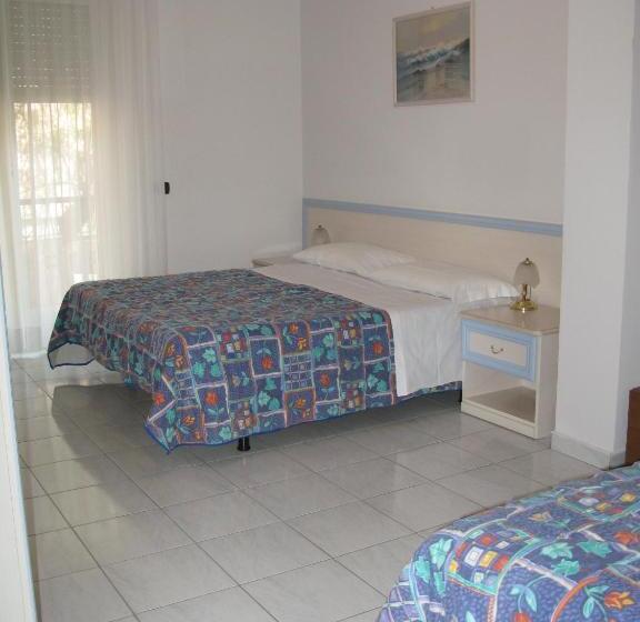 اتاق استاندارد سه نفره, Residence Mediterraneo