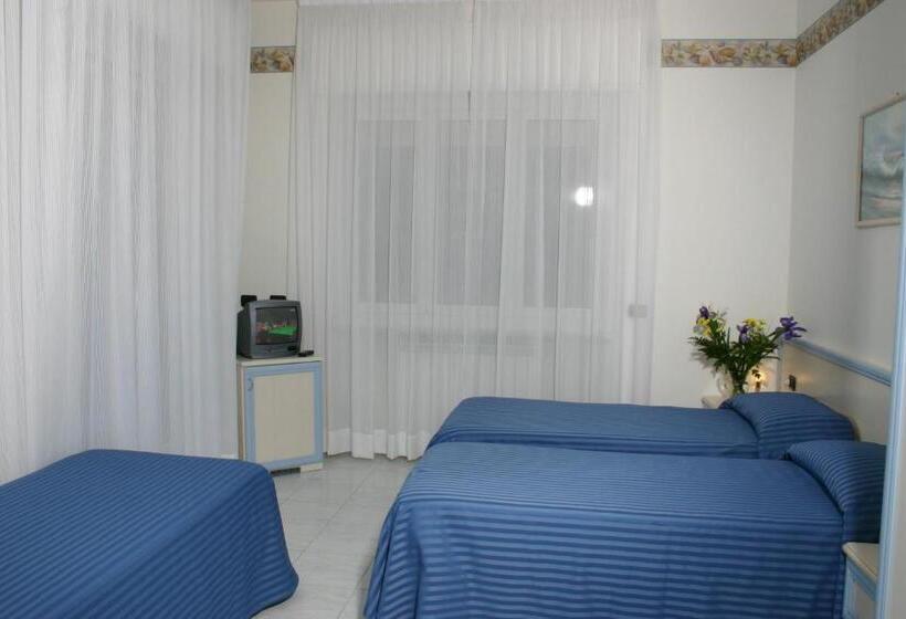 Standard Triple Room, Residence Mediterraneo