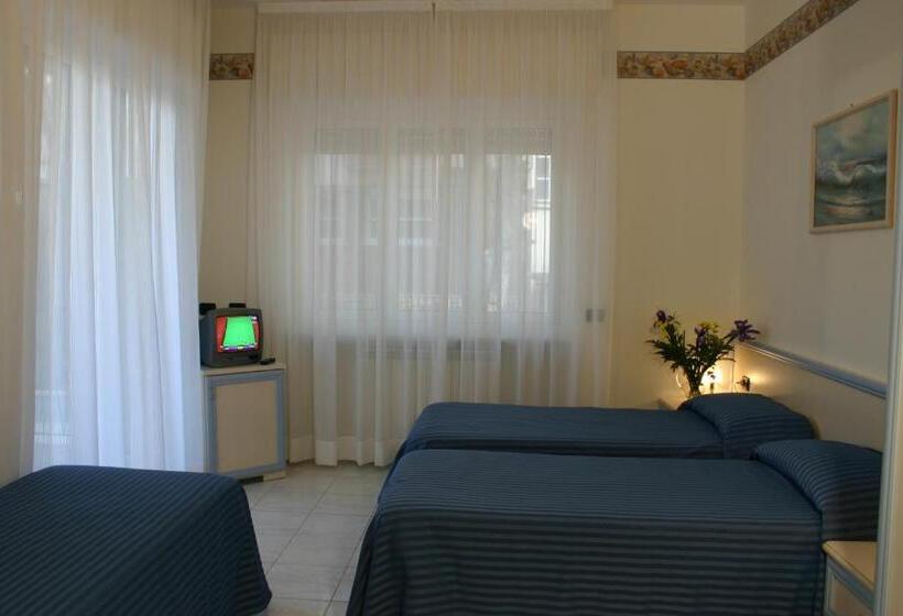 Standard Triple Room, Residence Mediterraneo