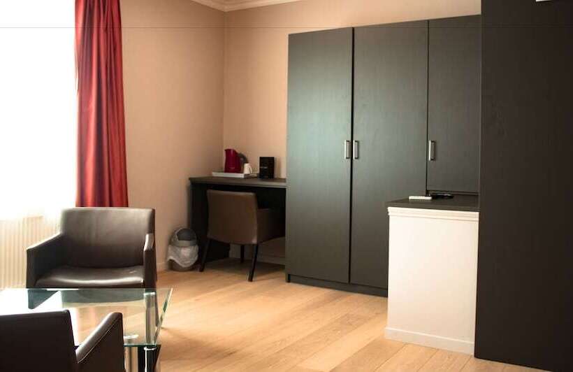 Standard Triple Room, Taormina Brussels Airport