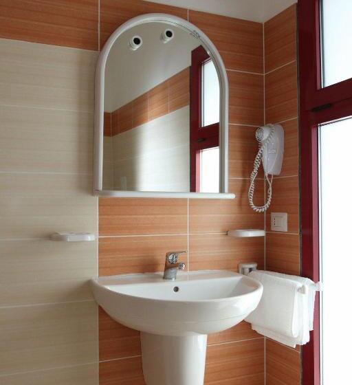 اتاق استاندارد سه نفره, Luigiane B&b