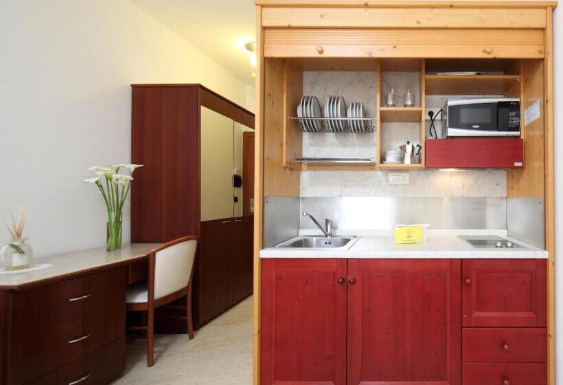 استودیوی استاندارد, Residence Hotel Kriss