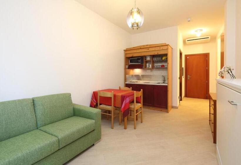 استودیوی استاندارد, Residence Hotel Kriss