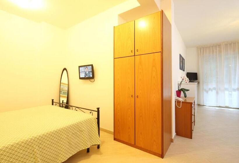 استودیوی استاندارد, Residence Hotel Kriss