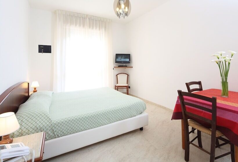 استودیوی استاندارد, Residence Hotel Kriss