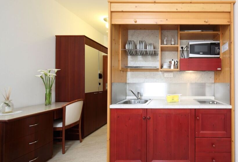 استودیوی استاندارد, Residence Hotel Kriss
