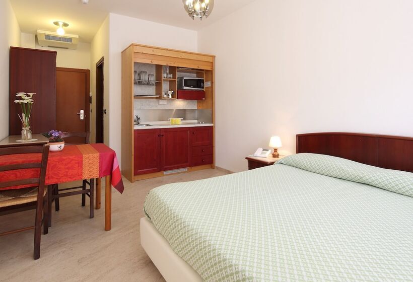 استودیوی استاندارد, Residence Hotel Kriss