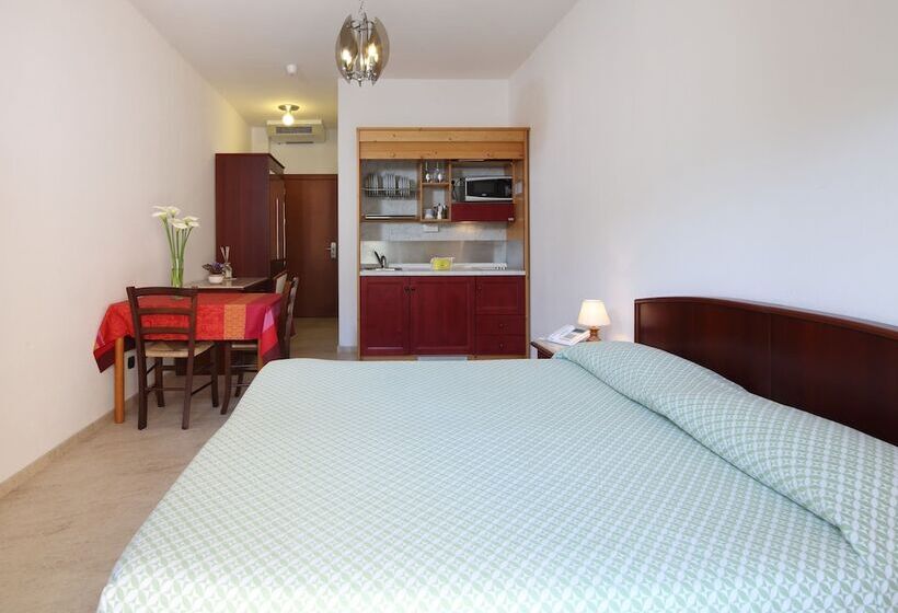 استودیوی استاندارد, Residence Hotel Kriss
