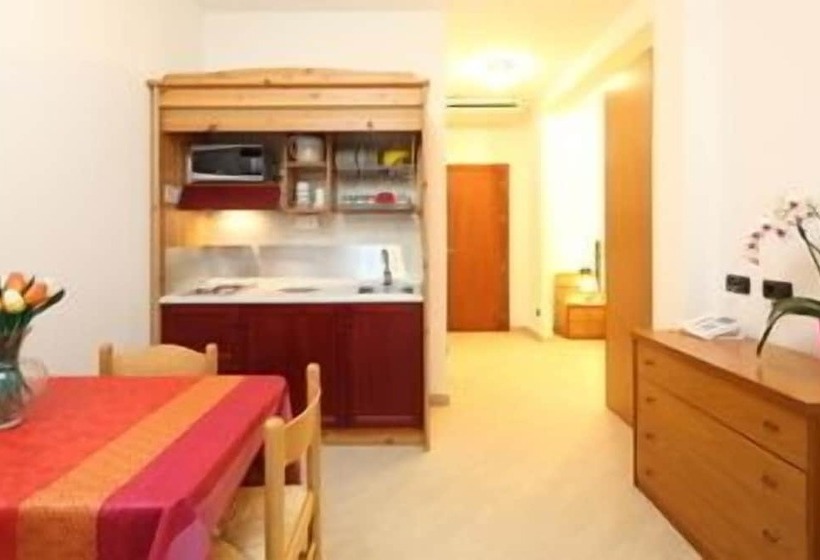 استودیوی استاندارد, Residence Hotel Kriss