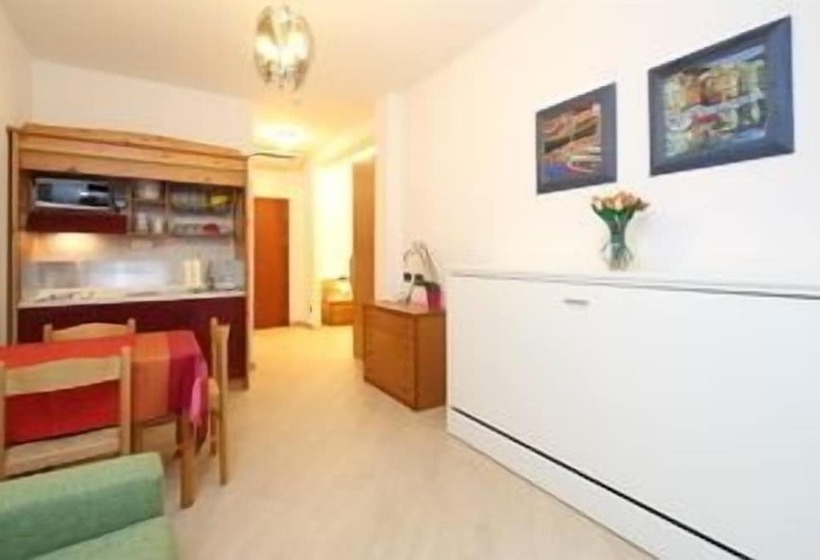 استودیوی استاندارد, Residence Hotel Kriss
