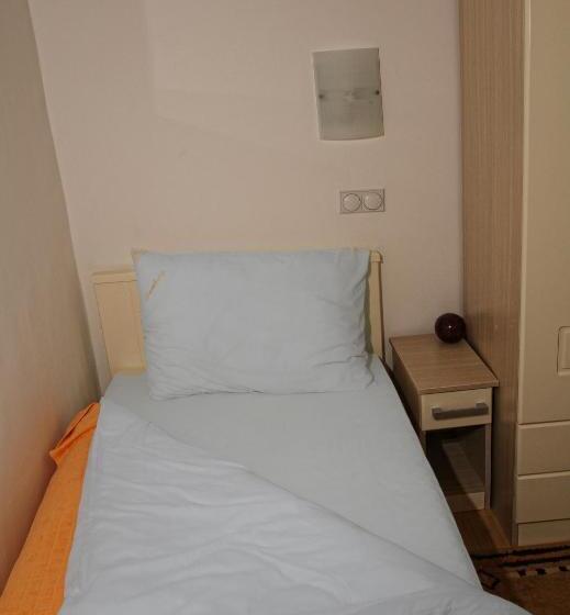 اتاق استاندارد یک نفره, Garni Hotel Hamburg