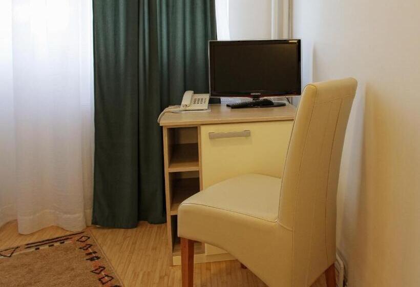 اتاق استاندارد یک نفره, Garni Hotel Hamburg