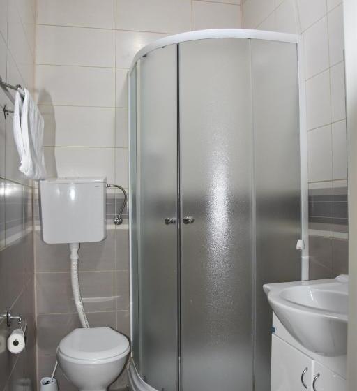 اتاق ساده سه‌ نفره, Garni Hotel Hamburg