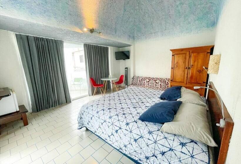 Standard Triple Room with Balcony, Allende