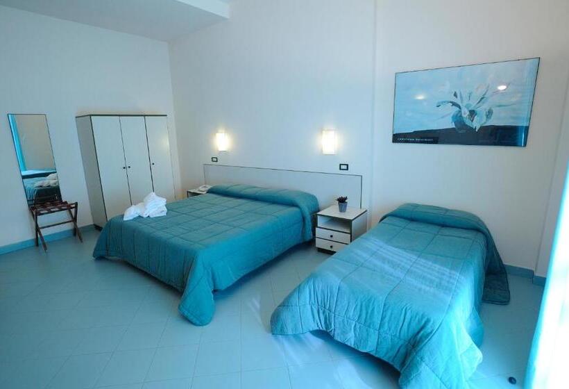 Standard Triple Room, L'approdo Di Angelino