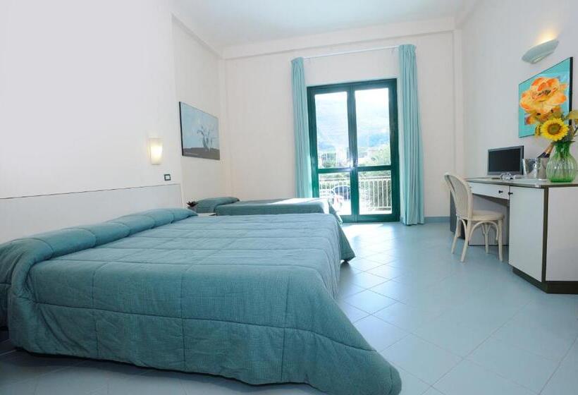 اتاق استاندارد سه نفره, L'approdo Di Angelino