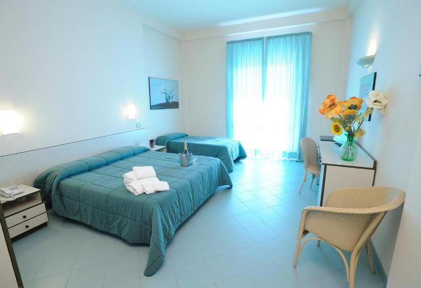 اتاق استاندارد سه نفره, L'approdo Di Angelino