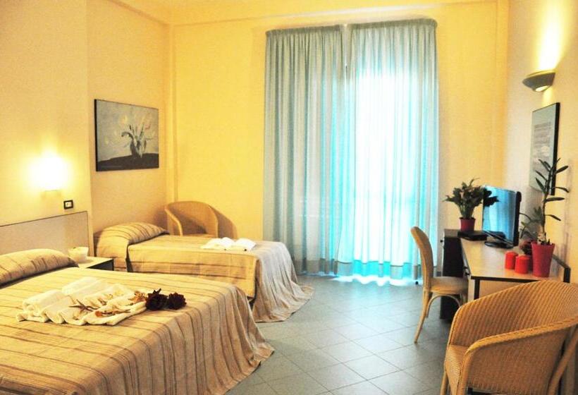 اتاق استاندارد سه نفره, L'approdo Di Angelino