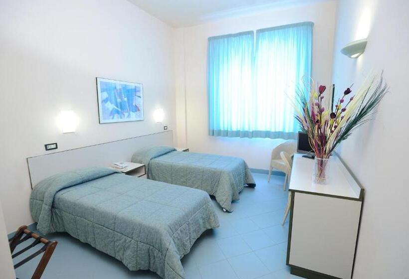 اتاق استاندارد, L'approdo Di Angelino