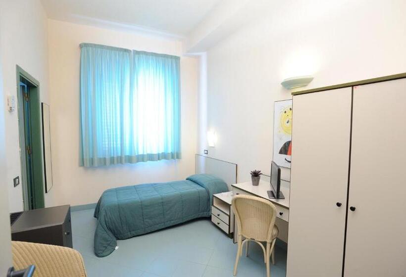 اتاق استاندارد یک نفره, L'approdo Di Angelino