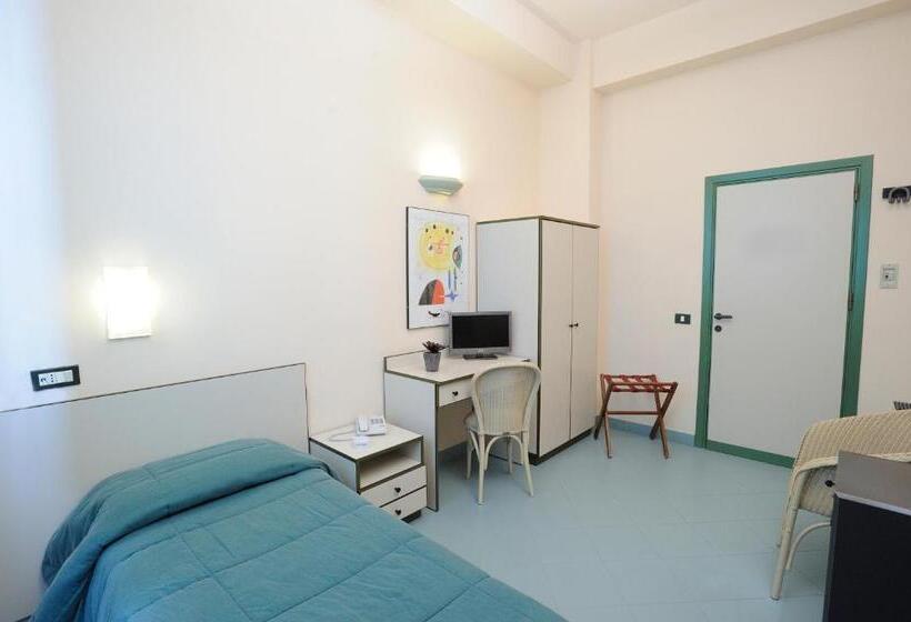 Standard Single Room, L'approdo Di Angelino