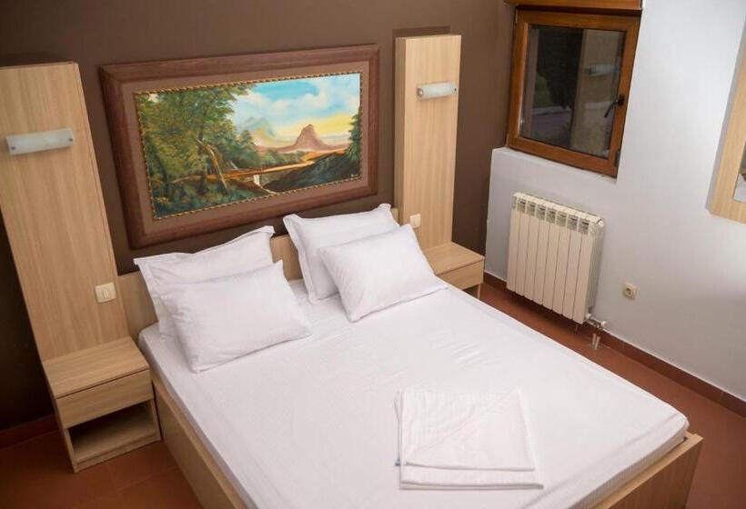 Standard Single Room with Balcony, Perjanik