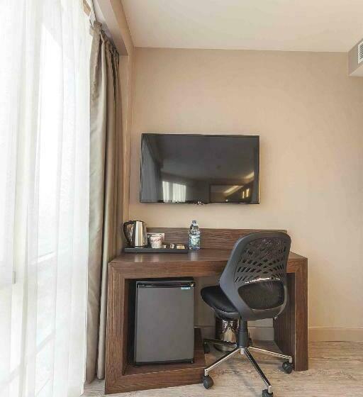 Business Room, Ramada Encore By Wyndham Izmir