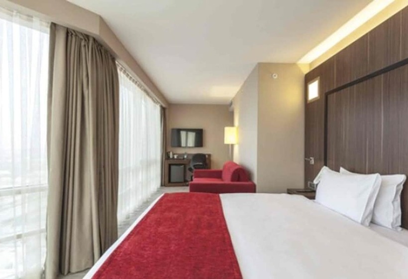 اتاق استاندارد با تخت بزرگ, Ramada Encore By Wyndham Izmir