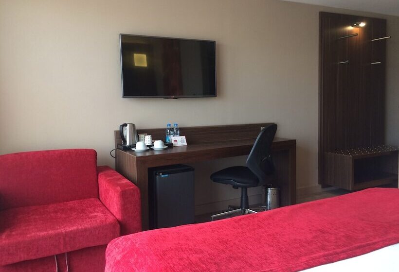 Business Room, Ramada Encore By Wyndham Izmir