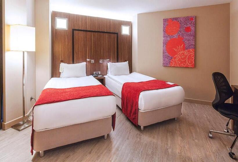 Business Room, Ramada Encore By Wyndham Izmir