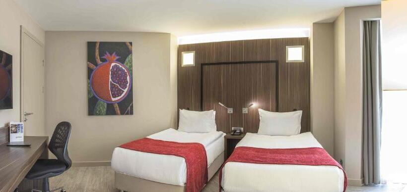 Business Room, Ramada Encore By Wyndham Izmir