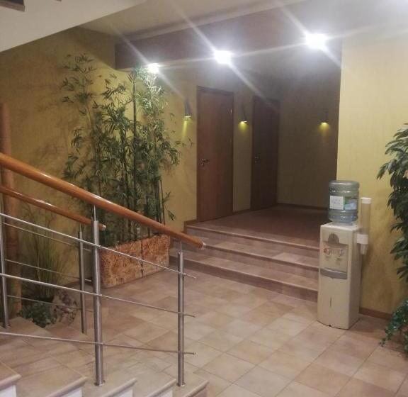 اتاق استاندارد, Senas Namas