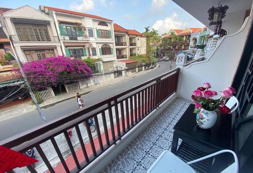 Chambre Deluxe avec Balcon, Thanh Binh Central