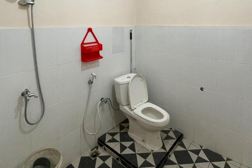 اتاق استاندارد, Valencia Homestay Redpartner