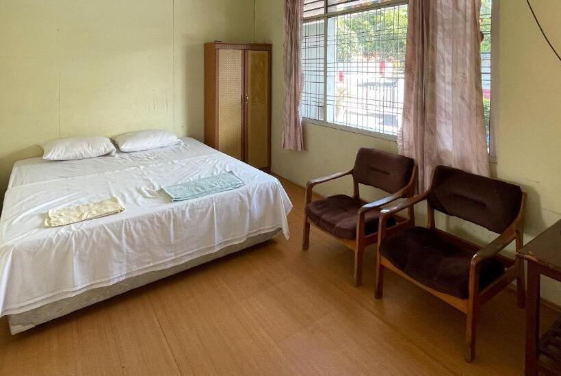 اتاق استاندارد با سرویس بهداشتی مشترک, Valencia Homestay Redpartner