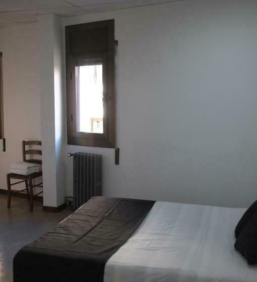 Quarto Estandar Individual Banheiro Compartilhado, Hostal Europa