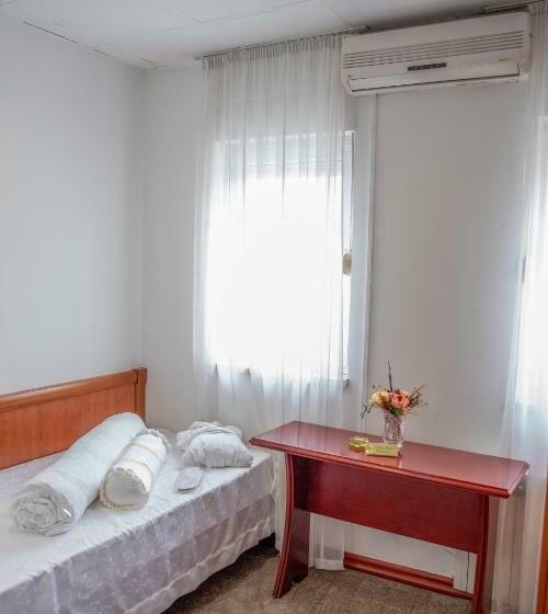 Standard Single Room, Integra