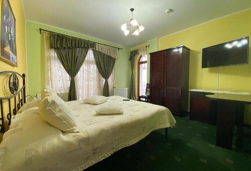 Standard Room with Balcony, Pensiunea Crocus   Sauna & Billiard