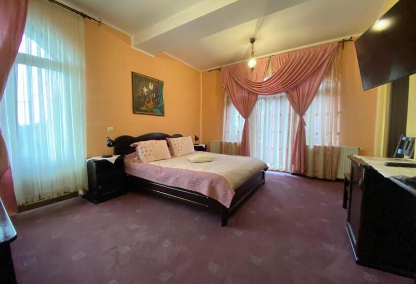 Standard Room with Balcony, Pensiunea Crocus   Sauna & Billiard